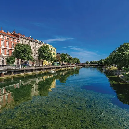 Prázdninový dům In With Kitchen *